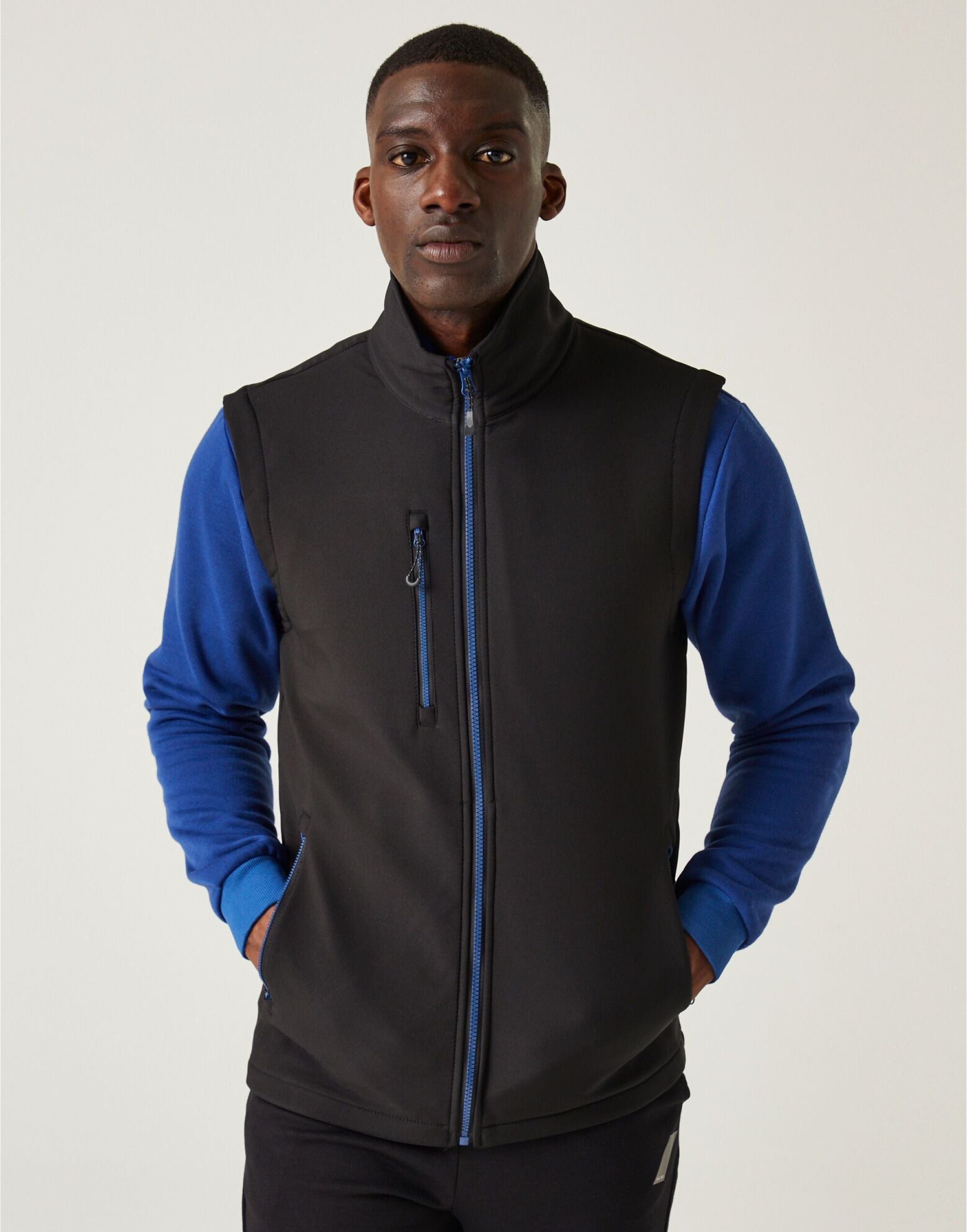 Regatta Professional Regatta Navigate 2L Softshell Bodywarmer TRA915 - Black New Royal - Customisable Bodywarmer